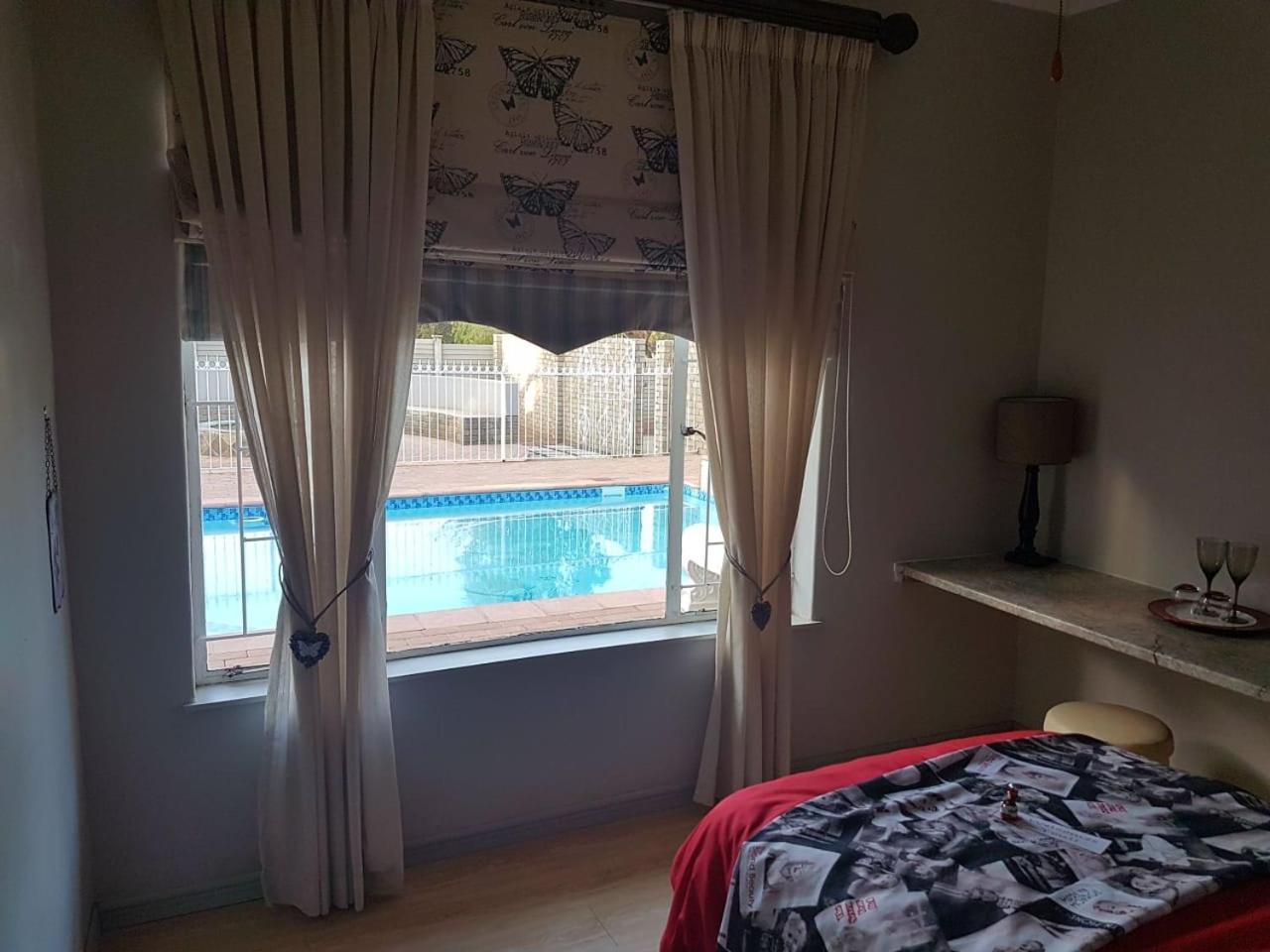 @Home Guest House Zeerust Oda fotoğraf